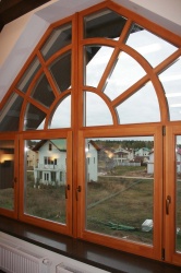 Окно сложной формы с арочными элементами (сосна)