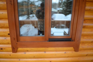 Окно (сосна) в деревянном доме