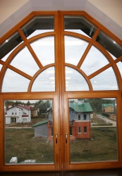Окно сложной формы с арочными элементами (сосна)